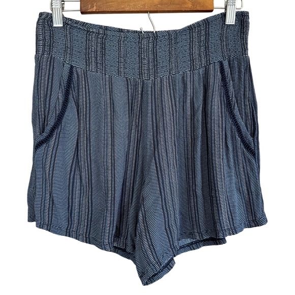 Three Dots Pants - Three Dots Women's Blue White Striped Smocked Waist Rayon Shorts Size Medium